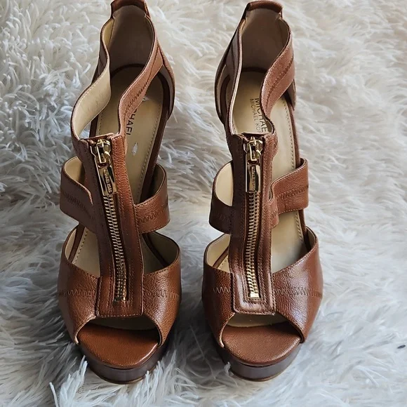 🤎🤎NEW MICHAEL KORS HEELS🤎🤎 - Picture 3 of 8